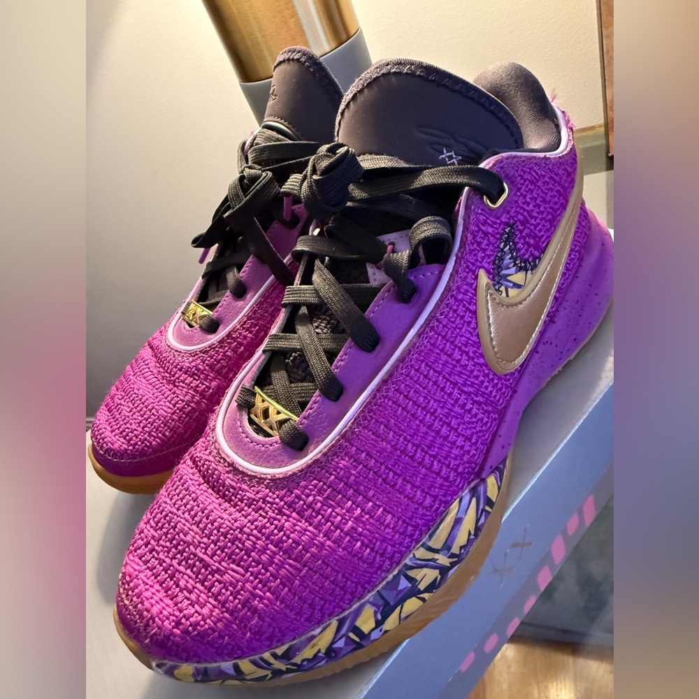 LEBRON XX SE NIKE GS Kids - 6Y- Pink and Orange Basketball Shoes